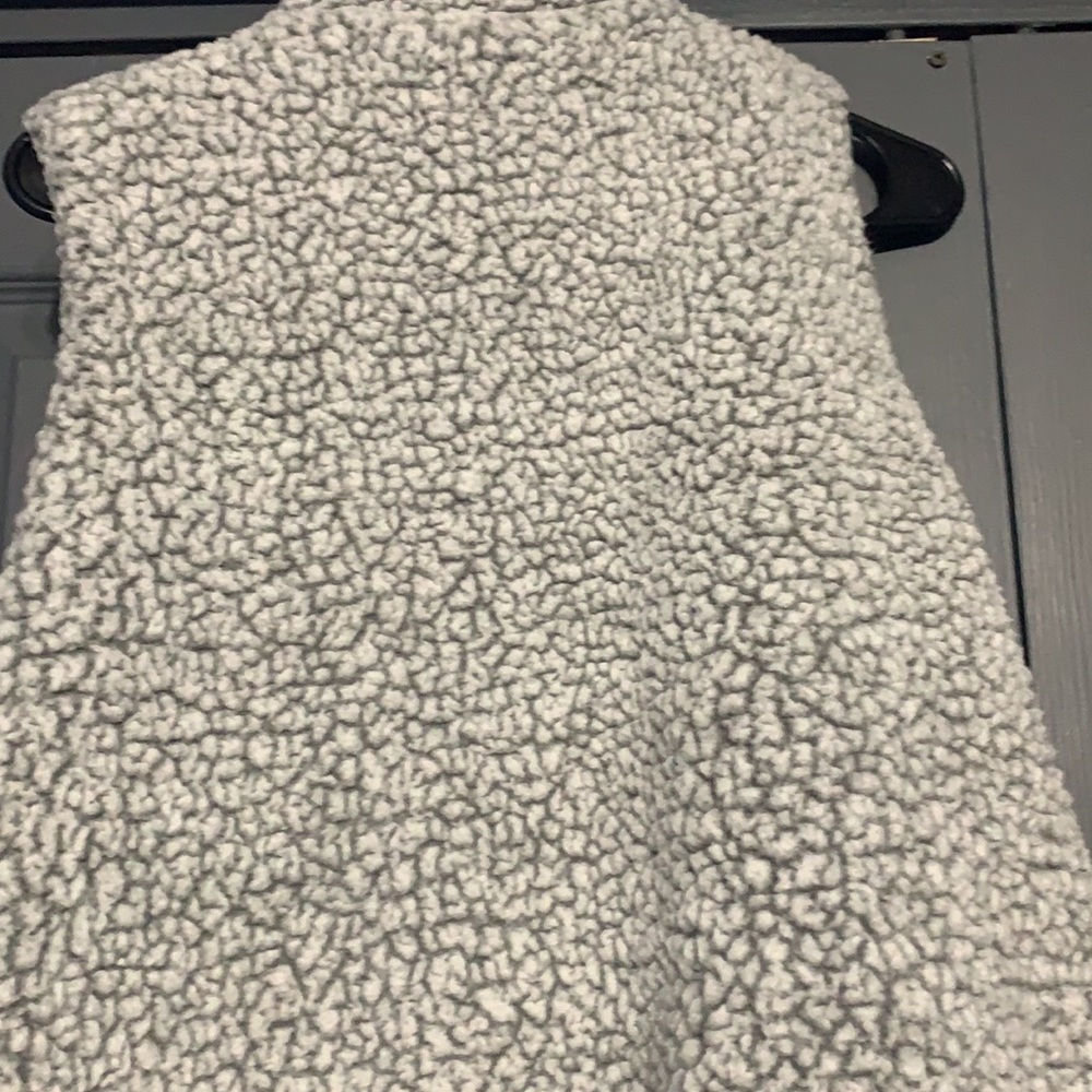 Women’s Small Sherpa Vest - Picture 2 of 5
